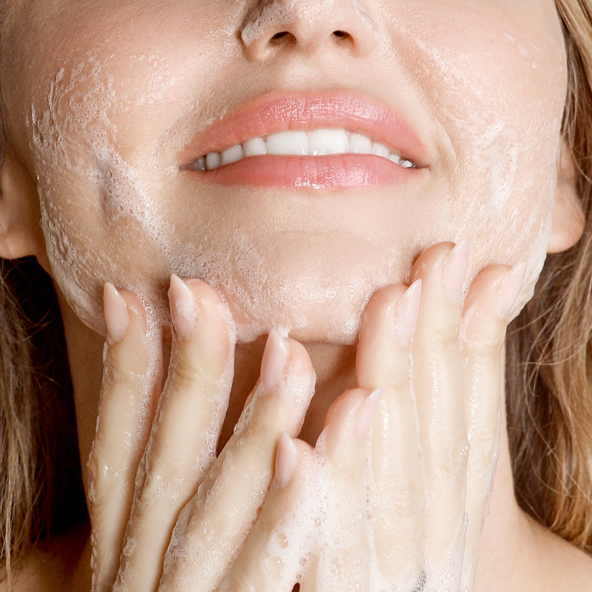 Turmeric Glow Foaming Cleanser 4